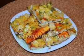 Пицца с курицей и ананасами