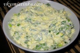 Салат из яиц и лука - фото