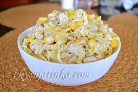 Салат с блинами и курицей - фото