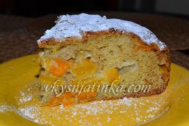 Шарлотка с абрикосами