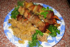 Шашлык из свинины в банке на шпажках в духовке - фото