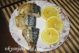 Скумбрия в духовке с луком и морковью - фото