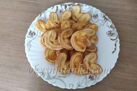Слоеные ушки с сахаром - фото
