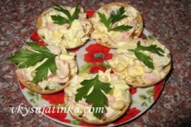 Тарталетки с крабовыми палочками и яйцом