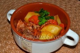 Тушеная картошка с мясом в мультиварке - фото