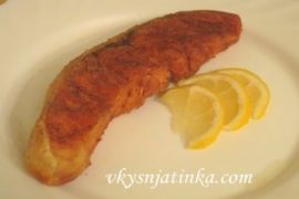 Стейк лосося жареный на сковороде - фото