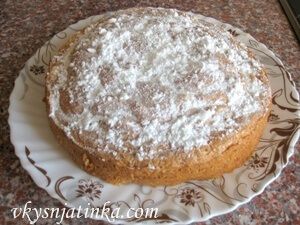 Бисквит с яблоками в духовке - фото