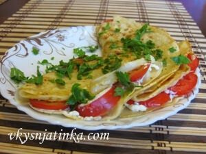 Блины с помидорами - фото