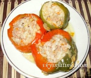 Болгарский перец фаршированный мясом в духовке - фото