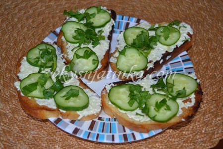 Бутерброды с огурцом - фото