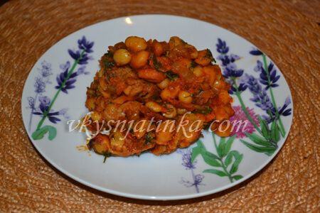 Фасоль тушеная с курицей - фото