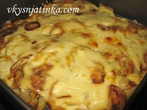 Картофель запеченный в духовке с сыром и сметаной - фото