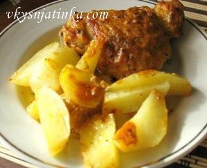 Куриные бедрышки с картошкой в духовке - фото