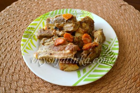 Мясо тушеное в духовке - фото
