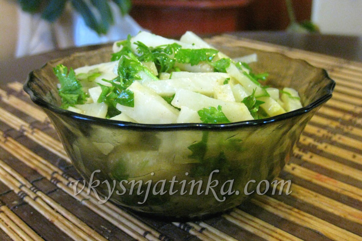 Салат из корня сельдерея - фото