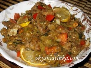 Свинина с баклажанами и перцем на сковороде - фото