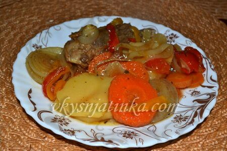Свиные ребрышки с овощами в духовке - фото