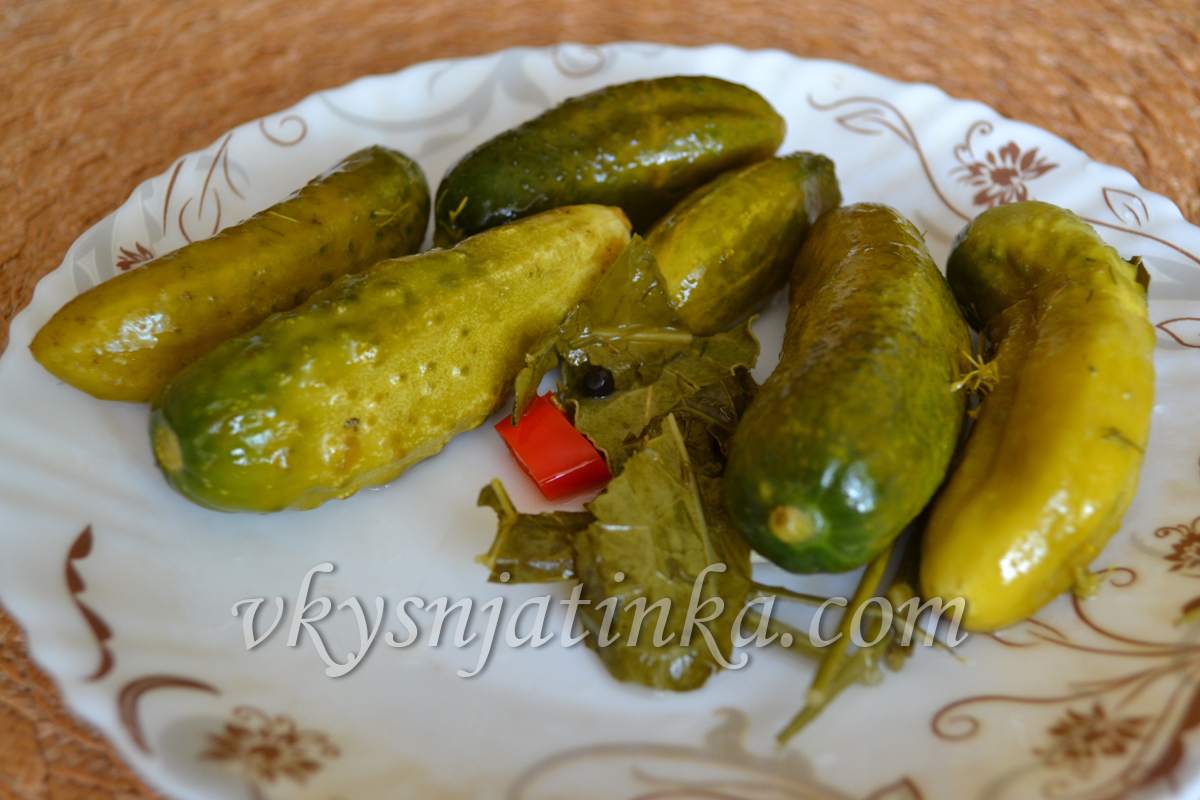 Вкусные малосольные огурцы - фото