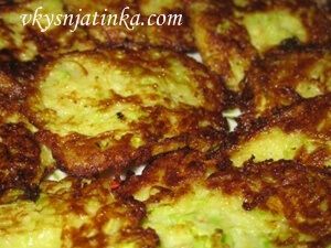Вкусные оладьи из кабачков - фото