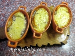 Жульен с курицей и шампиньонами в духовке - фото