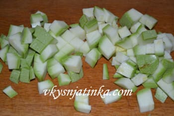 Режем кубиками цуккини