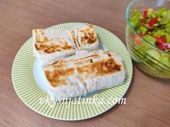 Готовый лаваш с зеленью и сыром